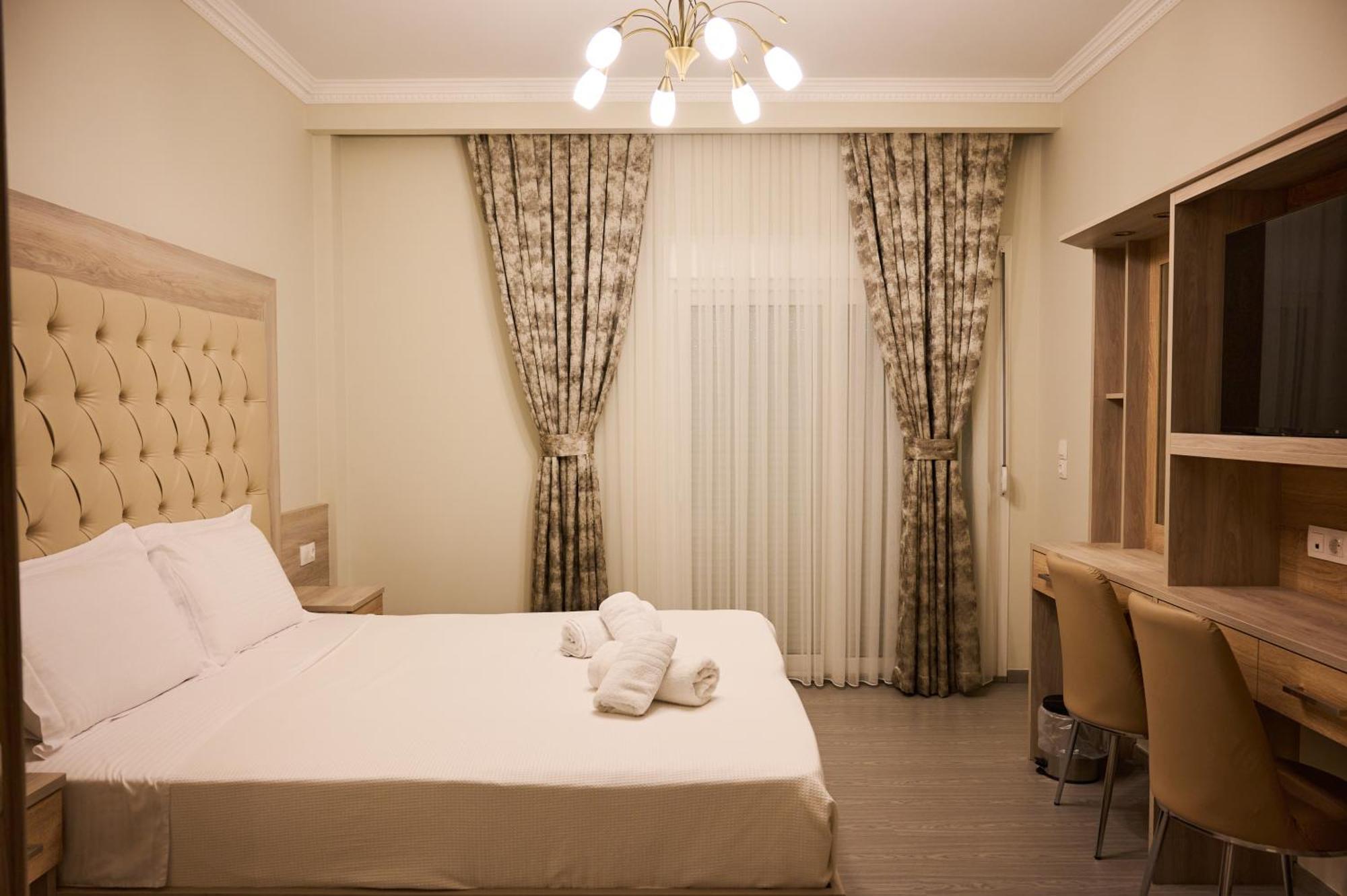 Famissi Suites 1 Каламбака Екстер'єр фото