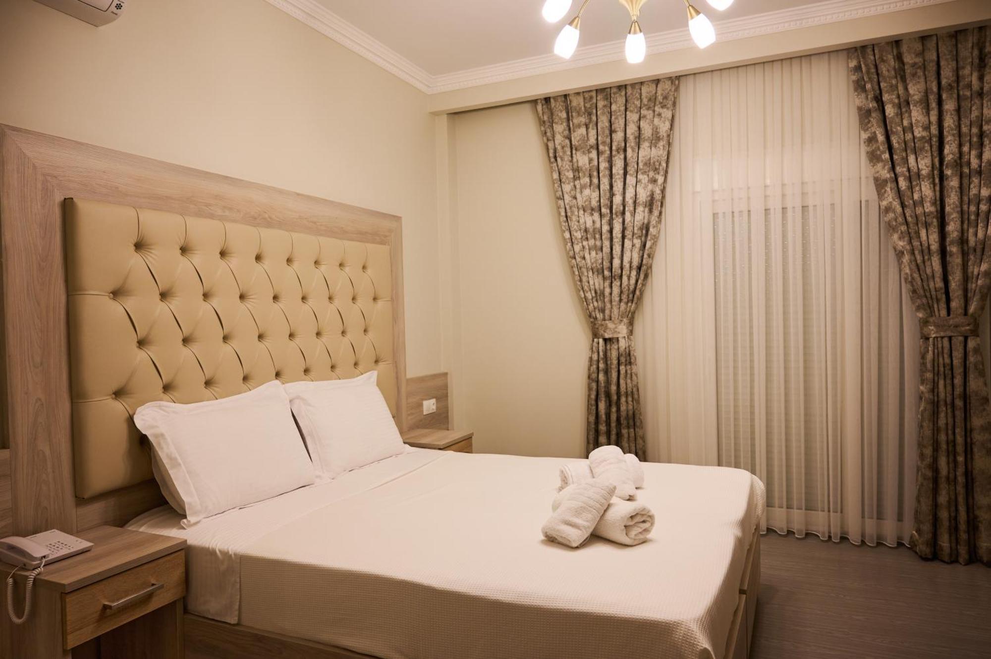 Famissi Suites 1 Каламбака Екстер'єр фото