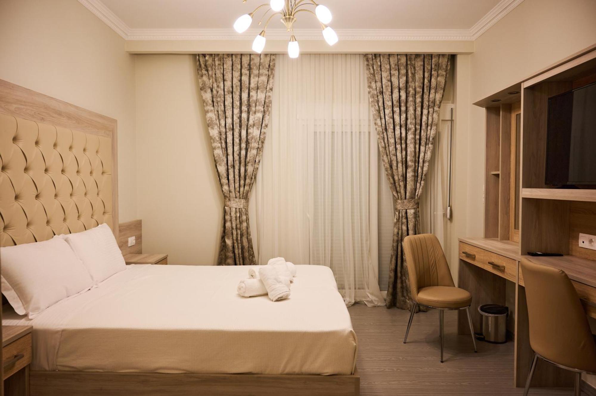 Famissi Suites 1 Каламбака Екстер'єр фото